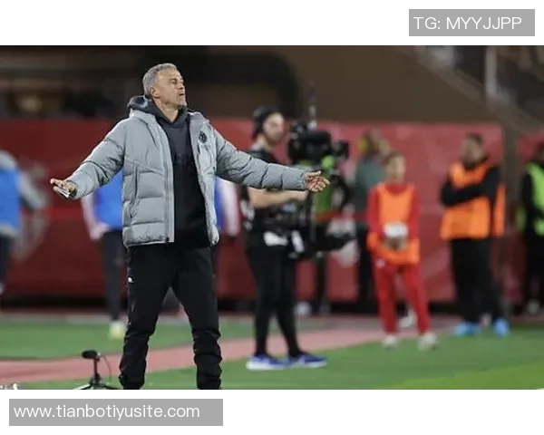 恩里克坚定支持舍瓦利耶:后卫失误不影响我们对他的信任 恩里克坚定支持舍瓦利耶:后卫失误不影响我们对他的信任