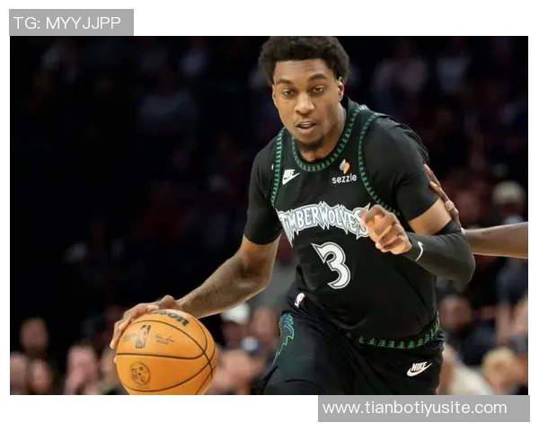 麦克丹尼尔斯全场拼搏35分钟16投10中斩获25分并送出4次盖帽